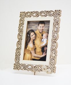 Rama din lemn gravat pentru fotografii